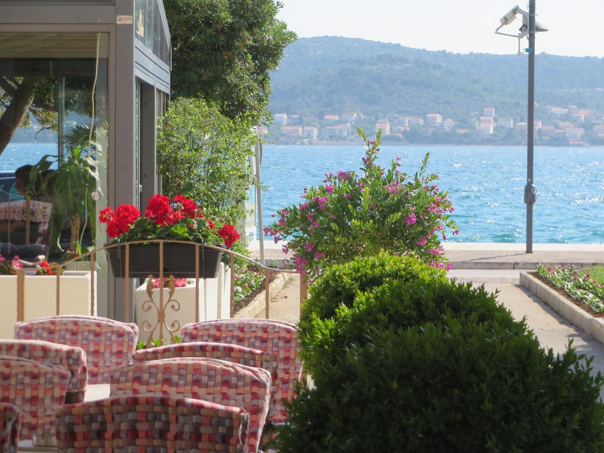 Filipovic Apartments With Pool Biograd Na Moru Buitenkant foto