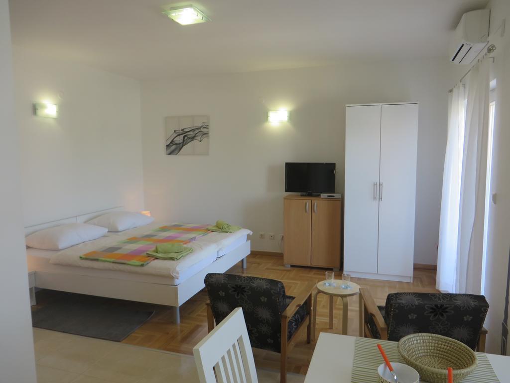 Filipovic Apartments With Pool Biograd Na Moru Buitenkant foto