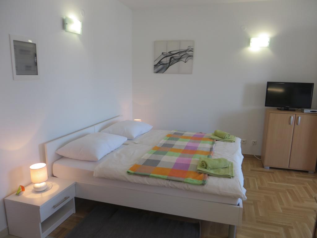 Filipovic Apartments With Pool Biograd Na Moru Buitenkant foto