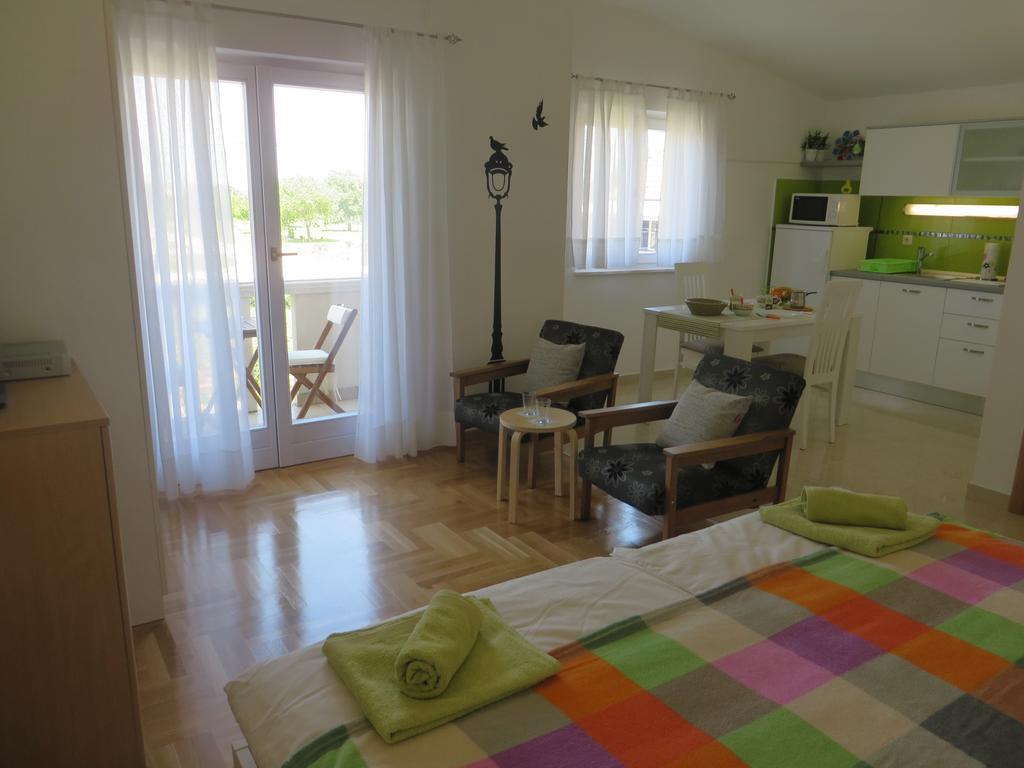 Filipovic Apartments With Pool Biograd Na Moru Buitenkant foto