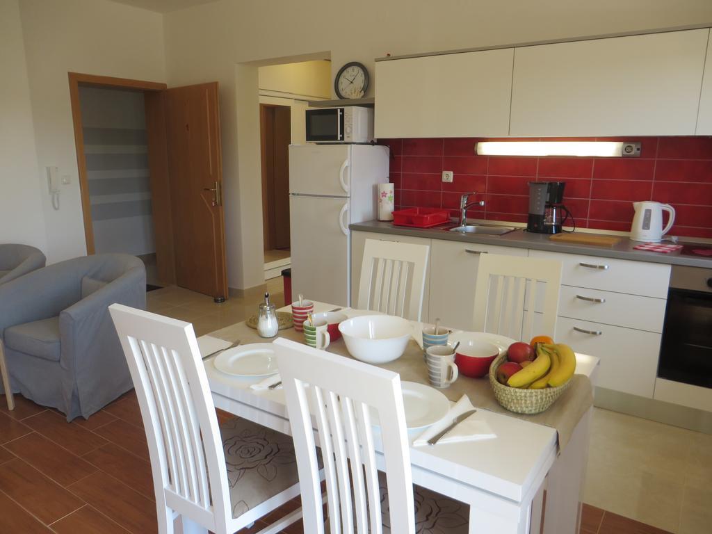 Filipovic Apartments With Pool Biograd Na Moru Buitenkant foto