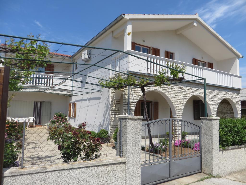 Filipovic Apartments With Pool Biograd Na Moru Buitenkant foto